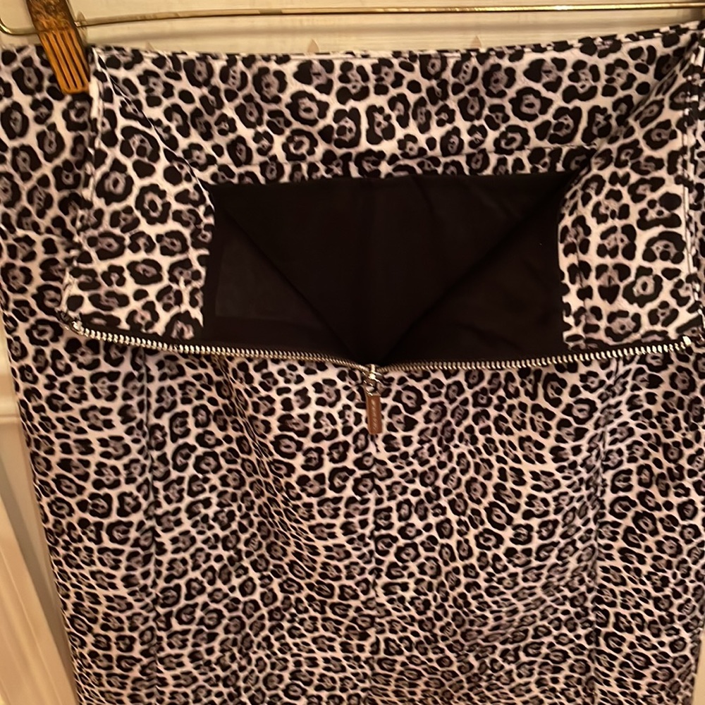 Michael Kors black & white tiger print pencil skirt - Picture 5 of 6